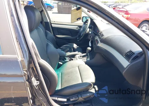 2003 BMW 325Xi из США, поврежденный, VIN WBAEU33463PM57527